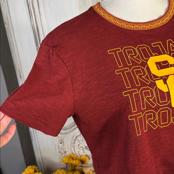 GO TROJANS Nike Women's Red and Gold Trojans Crop Top - Picture 4 of 9